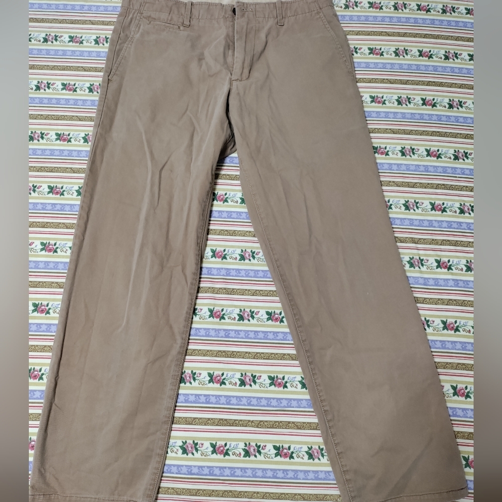 GAP Khakis Slacks sized,33x34